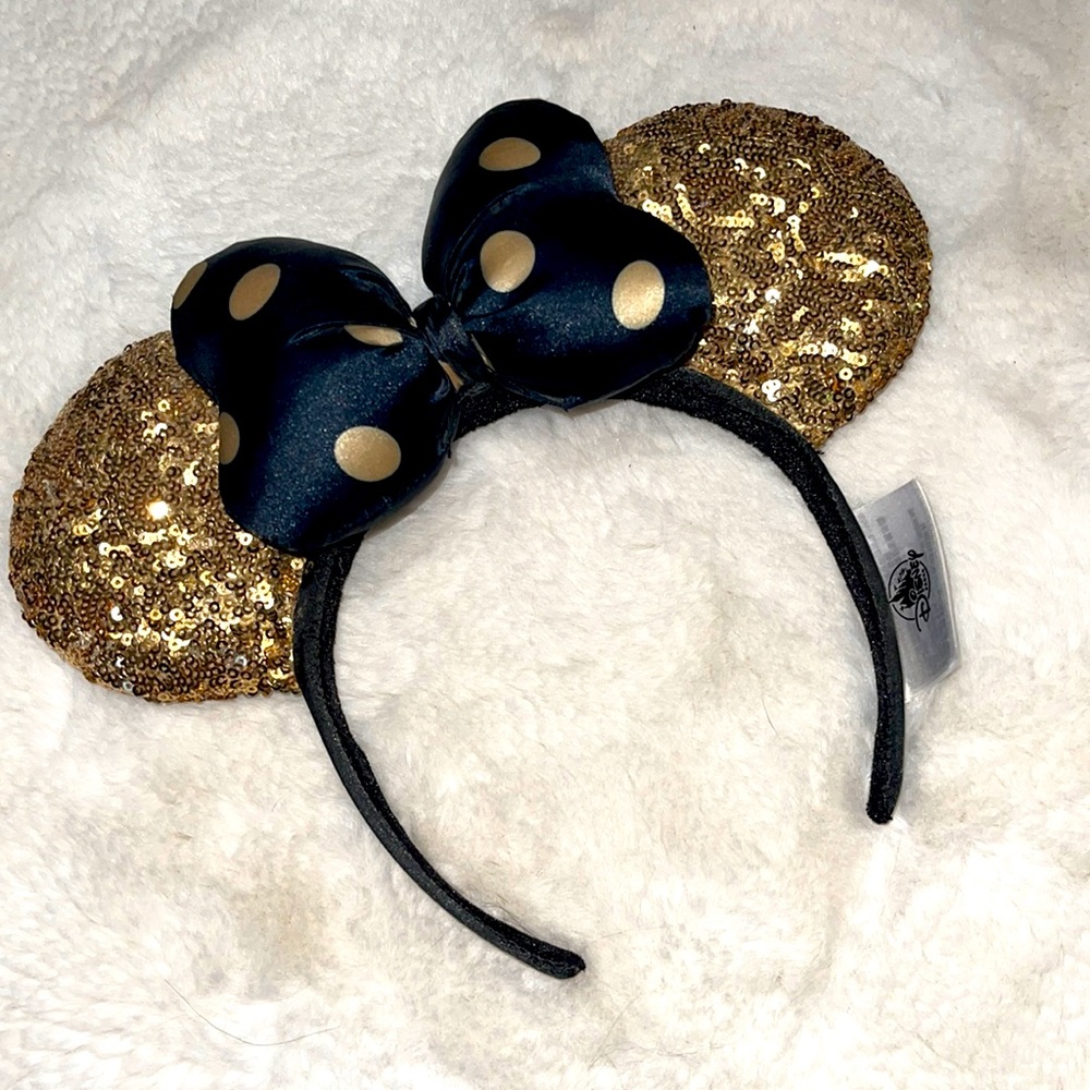 Authentic Disney Parks ear headband in black/gold.